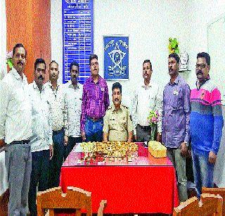 Acquisition of gold from Chennai Express | चेन्नई एक्स्प्रेसमधून सोने ताब्यात Acquisition of gold from Chennai Express | चेन्नई एक्स्प्रेसमधून सोने ताब्यात