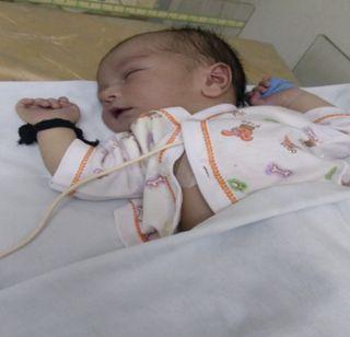 Foreign Minister's help hand, airplane for sperm surgery | परराष्ट्र मंत्र्यांचा मदतीचा हात, चिमुकल्याच्या सर्जरीसाठी एअरलिफ्ट