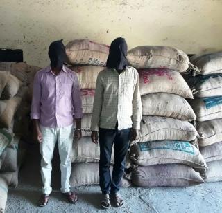 Terrorists gang with cash of Rs 30 lakh | ३० लाखांच्या मुद्देमालासह दरोडेखोर टोळी जेरबंद Terrorists gang with cash of Rs 30 lakh | ३० लाखांच्या मुद्देमालासह दरोडेखोर टोळी जेरबंद