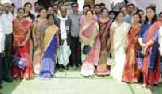 Researchers should be able to do the farm themselves | शेतकऱ्यांनी स्वत:च व्हावे संशोधक Researchers should be able to do the farm themselves | शेतकऱ्यांनी स्वत:च व्हावे संशोधक
