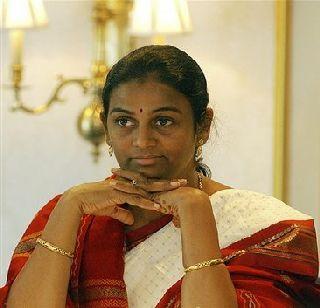 Shubha Roul in BJP? Shradra Jadhav's form to prevent the issue | शुभा राऊळ भाजपामध्ये ? वादामुळे रोखला श्रद्धा जाधव यांचा फॉर्म Shubha Roul in BJP? Shradra Jadhav's form to prevent the issue | शुभा राऊळ भाजपामध्ये ? वादामुळे रोखला श्रद्धा जाधव यांचा फॉर्म