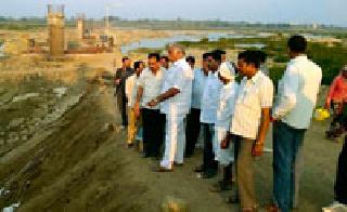 Pranhita bridge work in progress | प्राणहिता पुलाचे काम प्रगतिपथावर