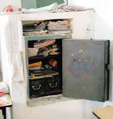 1.19 lakh lamps from the post office | डाक घरातून १.१९ लाख लंपास