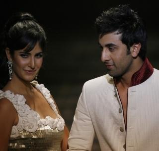 Anurag Basu dropped by Ranbir for Kat? | कॅटमुळे रणबीरने दिला अनुराग बसूला डच्चू? Anurag Basu dropped by Ranbir for Kat? | कॅटमुळे रणबीरने दिला अनुराग बसूला डच्चू?