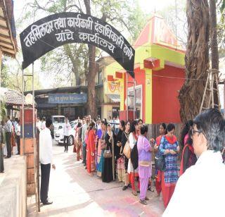 Konkan division teacher's constituency election, Thane 34 percent voting | कोकण विभाग शिक्षक मतदारसंघ निवडणूक, ठाण्यात 34 टक्के मतदान Konkan division teacher's constituency election, Thane 34 percent voting | कोकण विभाग शिक्षक मतदारसंघ निवडणूक, ठाण्यात 34 टक्के मतदान