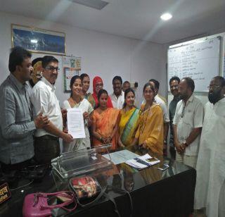 Shivsena's nomination for the post of Women's Child Welfare Committee | महिला बालकल्याण समिती सभापतीपदासाठी शिवसेनेचा अर्ज दाखल Shivsena's nomination for the post of Women's Child Welfare Committee | महिला बालकल्याण समिती सभापतीपदासाठी शिवसेनेचा अर्ज दाखल