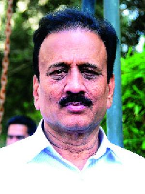 Now please angry! | आता नाराजांना राजी करा !