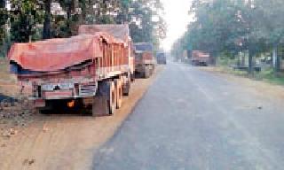 Iron ore transportation resumed from Surajgarh | सुरजागडातून लोहखनिजाची वाहतूक पुन्हा सुरू