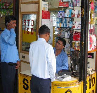 Recharge the prepaid SIM card only after the identity card is shown | ओळखपत्र दाखवल्यानंतरच होणार प्रीपेड सिम कार्ड रिचार्ज Recharge the prepaid SIM card only after the identity card is shown | ओळखपत्र दाखवल्यानंतरच होणार प्रीपेड सिम कार्ड रिचार्ज