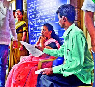 The pressure and concussion for the return | माघारीसाठी दबाव अन् मनधरणीही The pressure and concussion for the return | माघारीसाठी दबाव अन् मनधरणीही