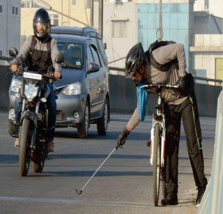 Bangalore will feel the 'nailman' vacancy, read who is 'nelman' | बंगळुरूला जाणवणार 'नेलमॅन'ची पोकळी, वाचा कोण आहे हा 'नेलमॅन' Bangalore will feel the 'nailman' vacancy, read who is 'nelman' | बंगळुरूला जाणवणार 'नेलमॅन'ची पोकळी, वाचा कोण आहे हा 'नेलमॅन'