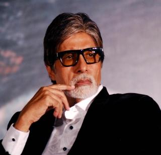 Abhob, Rs 51 lakh donation from Big B | अबब, बिग बींकडून 51 लाख रुपयांचं दान Abhob, Rs 51 lakh donation from Big B | अबब, बिग बींकडून 51 लाख रुपयांचं दान