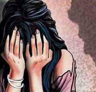 Yogguru's rape by showing the lait of Tantric Mantra | तांत्रिक मंत्राचे आमिष दाखवून योगगुरूने केला बलात्कार Yogguru's rape by showing the lait of Tantric Mantra | तांत्रिक मंत्राचे आमिष दाखवून योगगुरूने केला बलात्कार