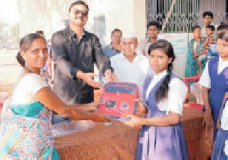 Distribution of Literature in Life Group | जीवनगट्टात साहित्य वितरित Distribution of Literature in Life Group | जीवनगट्टात साहित्य वितरित