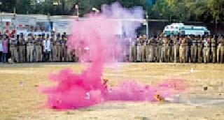 Cash at ATMs is exchanged with a schemer | स्कीमर लावून उडवली जाते एटीएममधील कॅश Cash at ATMs is exchanged with a schemer | स्कीमर लावून उडवली जाते एटीएममधील कॅश