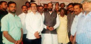 Union ministers' festive fast | केंद्रीय मंत्र्यांच्या मध्यस्थीने सुटले प्रकल्पग्रस्तांचे उपोषण