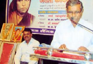 Indian Constitution is ideal | भारतीय राज्यघटना आदर्श आहे Indian Constitution is ideal | भारतीय राज्यघटना आदर्श आहे