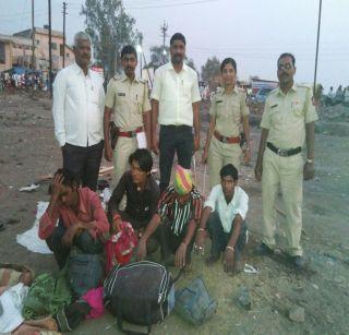 Policeman raided third-party pandit | पोलिसांनी केला तोतया तृतीयपंथीयांचा भांडाफोड