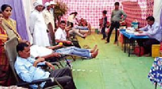 Blood donation camp instead of thirteenth | तेरवीऐवजी रक्तदान शिबिराचा उपक्रम Blood donation camp instead of thirteenth | तेरवीऐवजी रक्तदान शिबिराचा उपक्रम