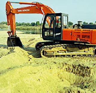 Planting of sand on excavation at Chargaon Rati Ghat started | चारगाव रेती घाटावर यंत्राने रेती उत्खनन सुरु Planting of sand on excavation at Chargaon Rati Ghat started | चारगाव रेती घाटावर यंत्राने रेती उत्खनन सुरु