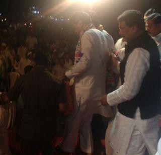 Ashall Chavan's Shahehalla in the House | भरसभेत अशोक चव्हाणांवर शाईहल्ला Ashall Chavan's Shahehalla in the House | भरसभेत अशोक चव्हाणांवर शाईहल्ला