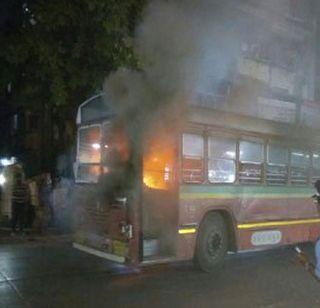 A moving bus suddenly took abdomen | चालत्या बसने अचानक घेतला पेट A moving bus suddenly took abdomen | चालत्या बसने अचानक घेतला पेट