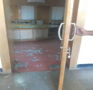 Marathwada University's Vice Chancellor | मराठवाडा विद्यापीठातील कुलगुरुंच्या दालनाची तोडफोड