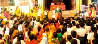 Villagers should take initiative to free the village from time to time | गाव हागणदारीमुक्त करण्यासाठी ग्रामस्थांनी पुढाकार घ्यावा Villagers should take initiative to free the village from time to time | गाव हागणदारीमुक्त करण्यासाठी ग्रामस्थांनी पुढाकार घ्यावा