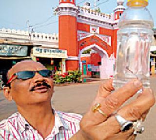 Thousands of liters of water will be wasted due to the water link | जलवाहिनी लिकेजमुळे हजारो लिटर पाणी व्यर्थ Thousands of liters of water will be wasted due to the water link | जलवाहिनी लिकेजमुळे हजारो लिटर पाणी व्यर्थ