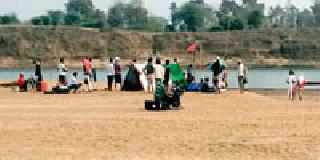 Filing in the river bank through 'drone' | ‘ड्रोन’च्या माध्यमातून नदीपात्रात चित्रीकरण Filing in the river bank through 'drone' | ‘ड्रोन’च्या माध्यमातून नदीपात्रात चित्रीकरण