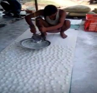 VIDEO: ... are prepared like Holi | VIDEO : ...अशा तयार होतात होळीच्या गाठी VIDEO: ... are prepared like Holi | VIDEO : ...अशा तयार होतात होळीच्या गाठी