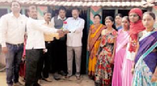 All you want to do is lose Valentine's Day | तुमसरात हागणदारीमुक्तीचा ‘व्हॅलेंटाईन डे’ All you want to do is lose Valentine's Day | तुमसरात हागणदारीमुक्तीचा ‘व्हॅलेंटाईन डे’