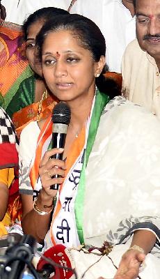 Suppressed problem due to government's ignorance: Supriya Sule | सरकारच्या दुर्लक्षामुळेच शेतकरी समस्याग्रस्त : सुप्रिया सुळे