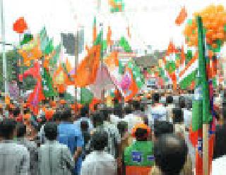 Promotional funds: Elections ... Members started working ...! | प्रचाराचे फंडे: इलेक्शन...मेंबर लागले कामाला...!