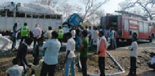 Cotton fire ... | वाहनातील कापसाला आग...