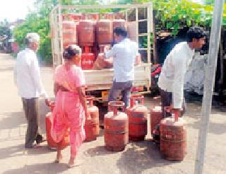 Commercial use of domestic gas | घरगुती गॅसचा व्यावसायिक वापर Commercial use of domestic gas | घरगुती गॅसचा व्यावसायिक वापर