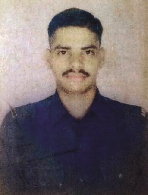 A gunshot shot shot dead in Kankavali | कणकवलीत जवानाचा बंदुकीची गोळी सुटून मृत्यू A gunshot shot shot dead in Kankavali | कणकवलीत जवानाचा बंदुकीची गोळी सुटून मृत्यू