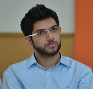 Fadnavis government deadline to decide Shivsainee - Aditya Thackeray | शिवसैनिक ठरवतील फडणवीस सरकारची डेडलाईन - आदित्य ठाकरे Fadnavis government deadline to decide Shivsainee - Aditya Thackeray | शिवसैनिक ठरवतील फडणवीस सरकारची डेडलाईन - आदित्य ठाकरे