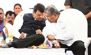 In front of the Chief Minister, 'Swabhimani' pinches | मुख्यमंत्र्यांसमोर ‘स्वाभिमानी’ला चिमटे