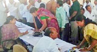 Both suspended, notice to a person | दोघे निलंबित, एकाला नोटीस