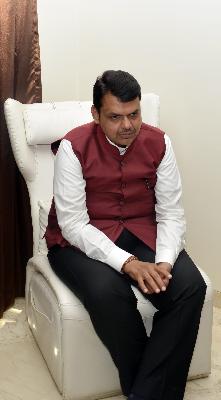 Waiting for the Chief Minister's meeting in Nashik | नाशिकमध्ये मुख्यमंत्र्यांच्या सभेसाठी गर्दीची प्रतिक्षा Waiting for the Chief Minister's meeting in Nashik | नाशिकमध्ये मुख्यमंत्र्यांच्या सभेसाठी गर्दीची प्रतिक्षा