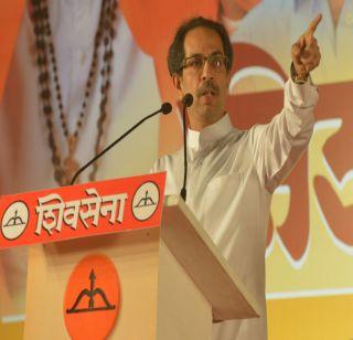 The state of the Chief Minister is like the Abhimanyu in the murky - Uddhav Thackeray | मुख्यमंत्र्यांची स्थिती चक्रव्यूहातील अभिमन्यूसारखी - उद्धव ठाकरे