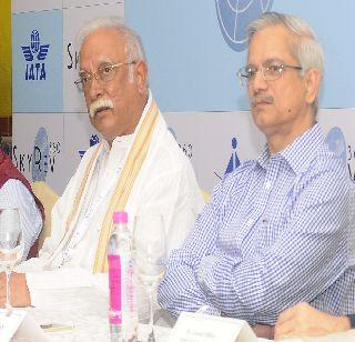 Four airport operators in Maharashtra operate in six months | महाराष्ट्रातील चार विमानतळ सहा महिन्यात कार्यान्वित Four airport operators in Maharashtra operate in six months | महाराष्ट्रातील चार विमानतळ सहा महिन्यात कार्यान्वित