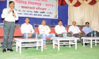 Officers and employees learn counting lessons | अधिकारी-कर्मचाऱ्यांना मतमोजणीचे धडे Officers and employees learn counting lessons | अधिकारी-कर्मचाऱ्यांना मतमोजणीचे धडे