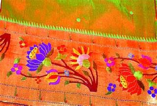 About 600 handlooms are closed in Yeola | येवल्यात सुमारे ६०० हातमाग बंद About 600 handlooms are closed in Yeola | येवल्यात सुमारे ६०० हातमाग बंद