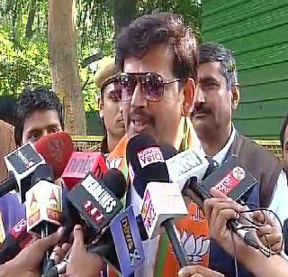 Bhojpuri superstar Ravi Kishan has entered the BJP | भोजपुरी सुपरस्टार रवी किशनचा भाजपामध्ये प्रवेश Bhojpuri superstar Ravi Kishan has entered the BJP | भोजपुरी सुपरस्टार रवी किशनचा भाजपामध्ये प्रवेश