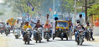 Demonstrations of power performance, broken rules | उमेदवारांचे शक्तिप्रदर्शन, तोडले नियमांचे बंधन Demonstrations of power performance, broken rules | उमेदवारांचे शक्तिप्रदर्शन, तोडले नियमांचे बंधन