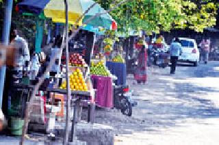 Encroachment in city ... | शहरात अतिक्रमण सुसाट... Encroachment in city ... | शहरात अतिक्रमण सुसाट...