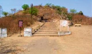 Wisasan Buddha Caves will be beautified by the premises | विंजासन बुद्ध लेणी परिसर होणार सुशोभीत Wisasan Buddha Caves will be beautified by the premises | विंजासन बुद्ध लेणी परिसर होणार सुशोभीत