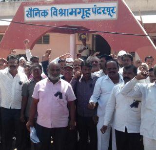 Send the MLA attendants to Pakistan, the movement of ex-soldiers | आमदार परिचारकांना पाकिस्तानला पाठवा, माजी सैनिकांचे आंदोलन